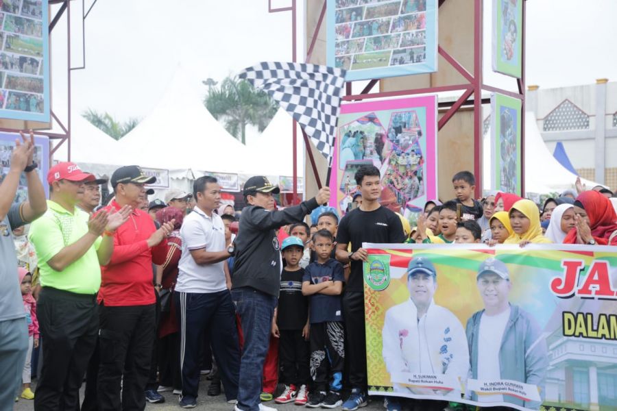 Ribuan Masyarakat dan ASN Ramaikan Jalan Santai Semarak HUT Rohul Ke-23