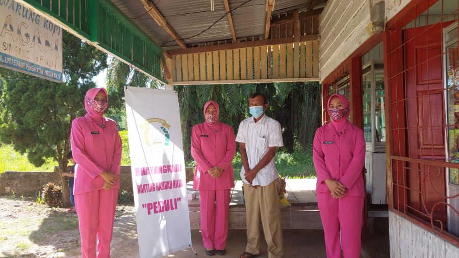 Sambut Hari Bhayangkara ke-76, Personil Polsek Rambah Hilir Anjangsana Pada Purnawirawan Polri