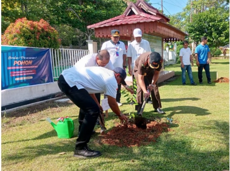 Sekda Mengikuti Penanaman Pohon