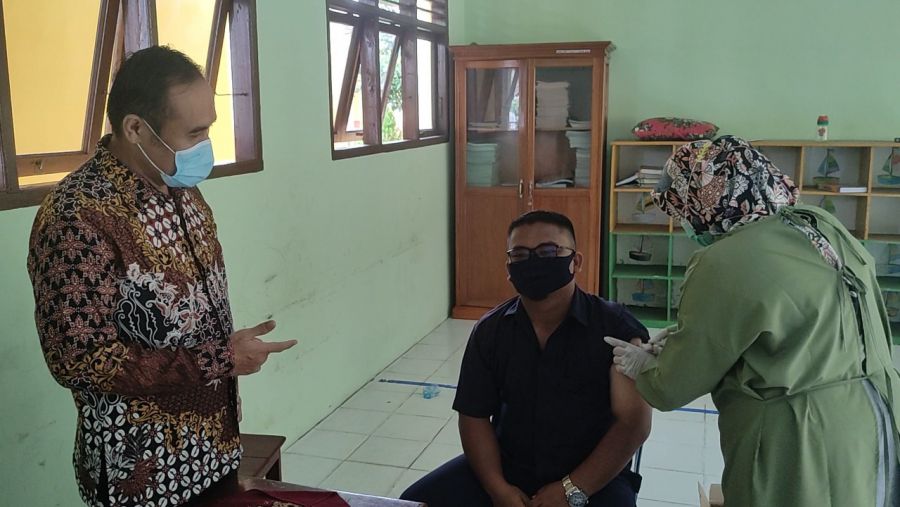 Setelah Dosis Pertama Vaksinasi Kalangan Pelajar, IDI Rohul Berikan Vaksin Dosis Ke Dua
