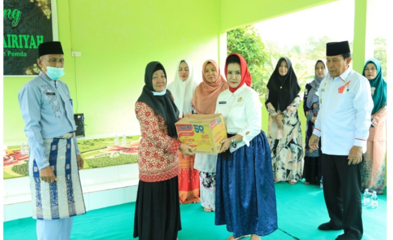 Sukiman dan Hj Peni Herawati Beri Santunan ke Panti Asuhan
