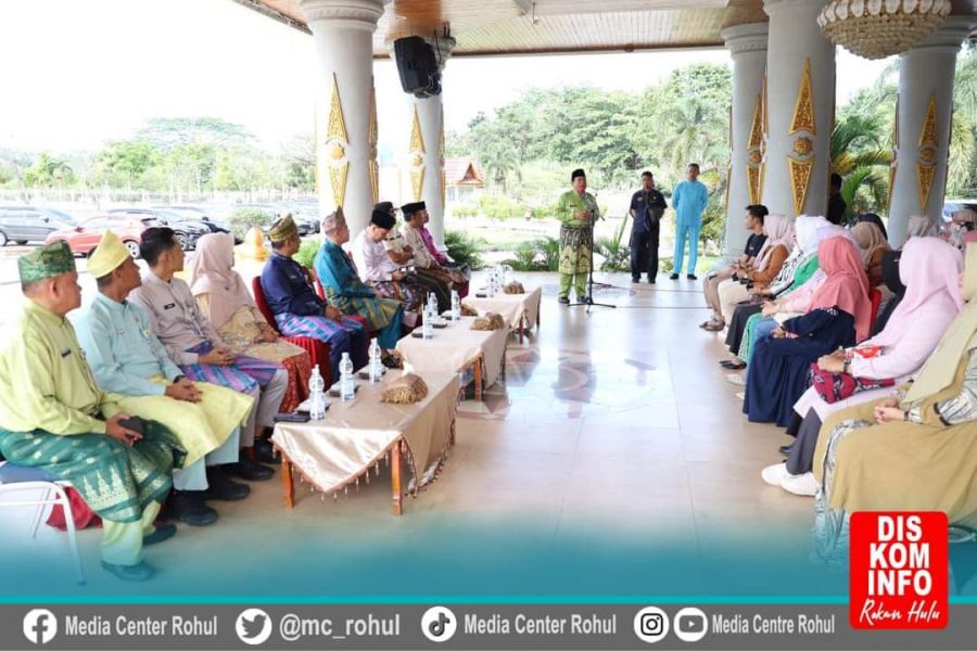 Sukiman Lepas Keberangkatan Kontingen Rohul Ikuti Lomba HKG dan Jambore PKK