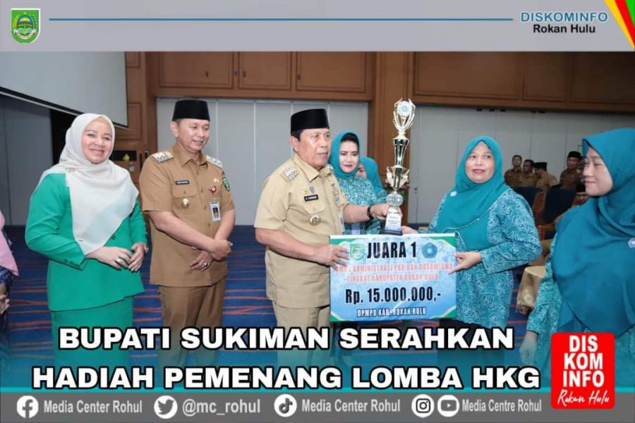 Sukiman Serahkan Hadiah Pemenang Lomba HKG