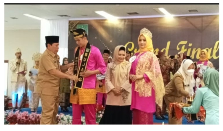 Sukiman Tutup Acara Grand Final Bujang Dara