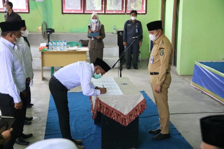Wabup Indra Gunawan Lantik Anggota BPD Dua Desa Berbeda Di Kecamatan Kepenuhan