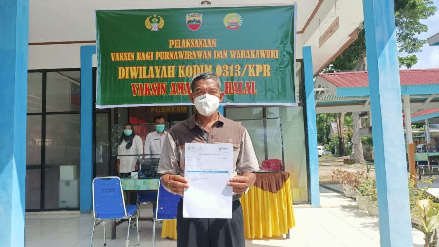 Warakawuri, Purnawirawan TNI dan Istri Prajurit Terima Vaksin AstraZeneca