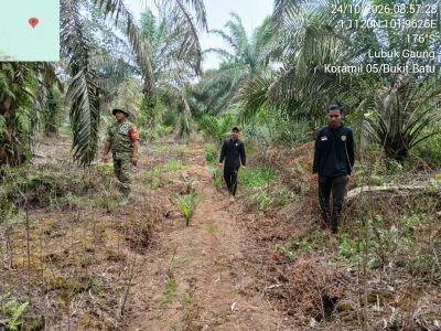 Cegah Karhutla, Babinsa Koramil 05/Bukit Batu Bersama Warga Gencarkan Patroli dan Imbauan