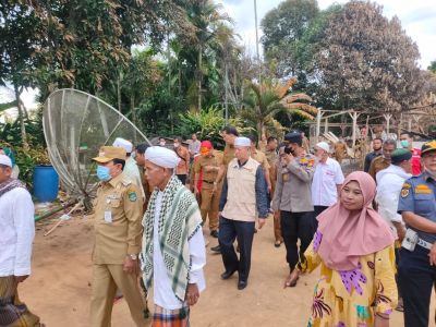 Kapolsek Rambahhilir Pimpin PAM Kunjungan Bupati H Sukiman Dalam Membantu Korban Kebakaran di Surau